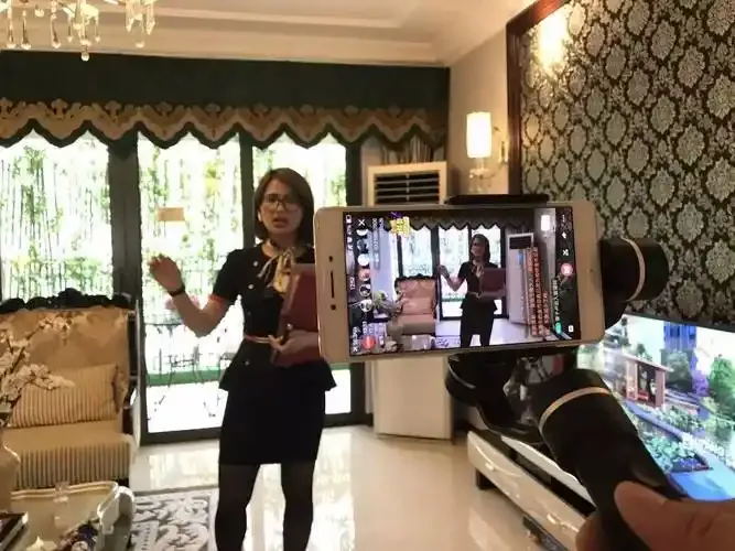 24小时b站十大直播间用户头像展示